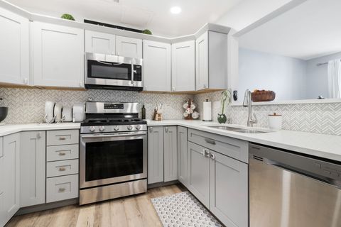 Tiny photo for 986 Four Seasons Boulevard, Aurora, IL 60504 (MLS # 12534552)