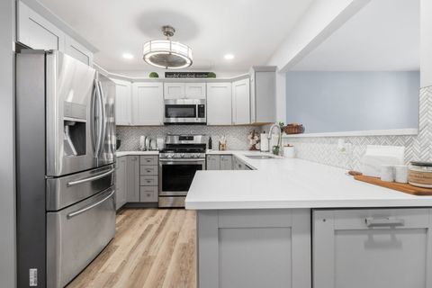 Tiny photo for 986 Four Seasons Boulevard, Aurora, IL 60504 (MLS # 12534552)