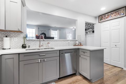 Tiny photo for 986 Four Seasons Boulevard, Aurora, IL 60504 (MLS # 12534552)