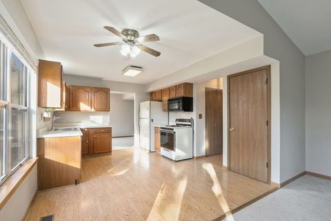 Tiny photo for 1360 Edington Lane W, Mundelein, IL 60060 (MLS # 12517743)