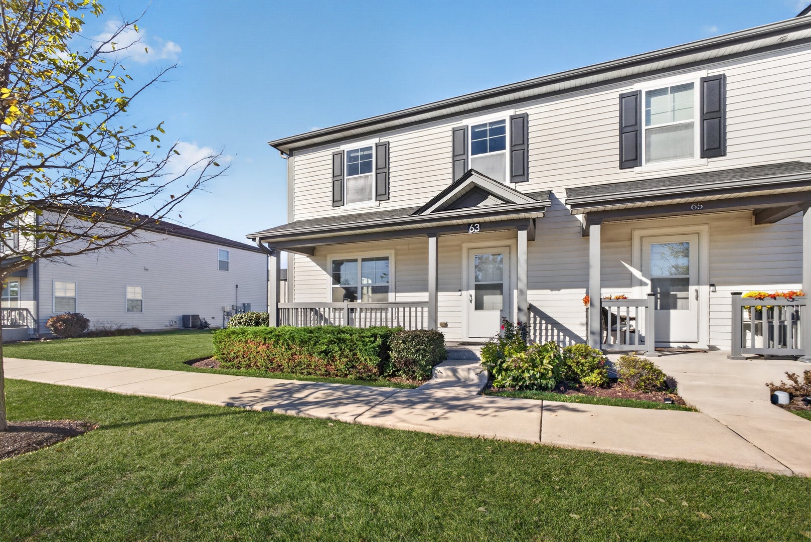 63 E Robinson Avenue