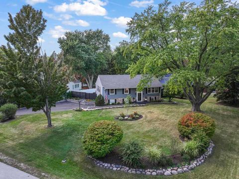 Photo of 27W375 Oakwood Street, Winfield, IL 60190 (MLS # 12486132)