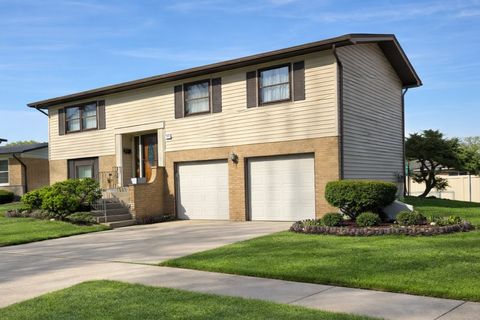 Photo of 807 W Manor Court W, Glenwood, IL 60425 (MLS # 12590705)