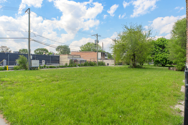 738 W 54TH Place