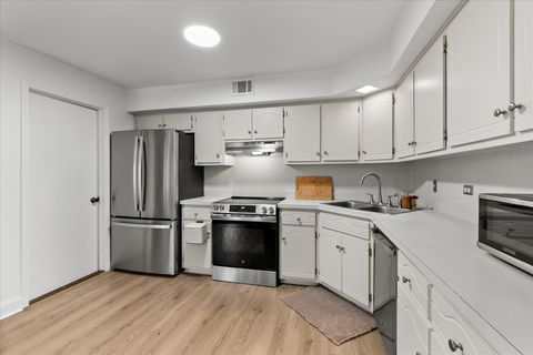 Tiny photo for 9051 S Roberts Road #310, Hickory Hills, IL 60457 (MLS # 12526402)