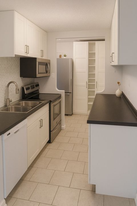 Tiny photo for 1043 S YORK Road #209, Bensenville, IL 60106 (MLS # 12447814)