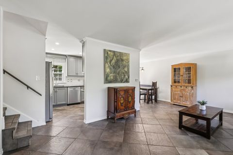 Tiny photo for 28 E 55th Street, Hinsdale, IL 60521 (MLS # 12492806)