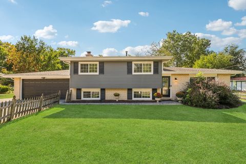 Tiny photo for 28 E 55th Street, Hinsdale, IL 60521 (MLS # 12492806)