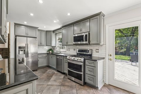 Tiny photo for 28 E 55th Street, Hinsdale, IL 60521 (MLS # 12492806)