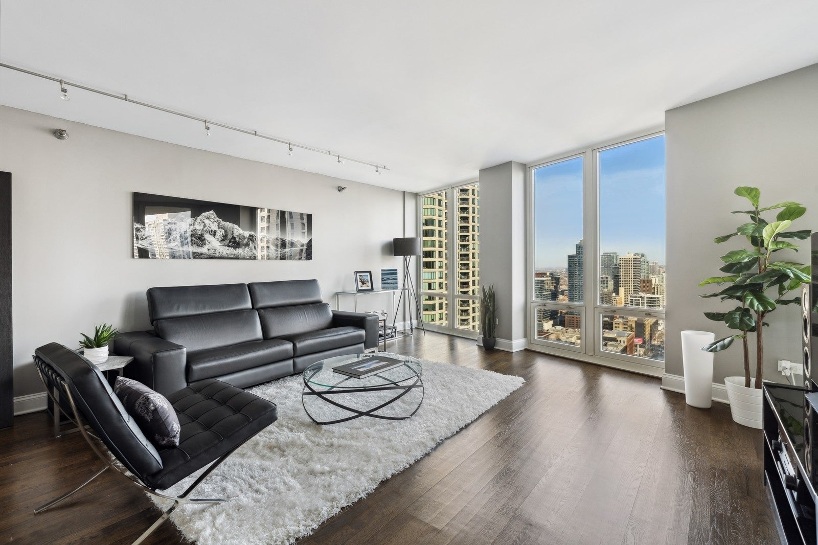 345 N LaSalle Drive 3302