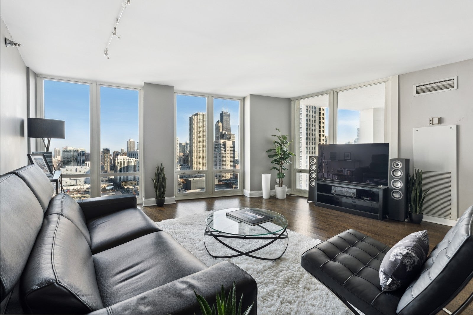 345 N LaSalle Drive 3302