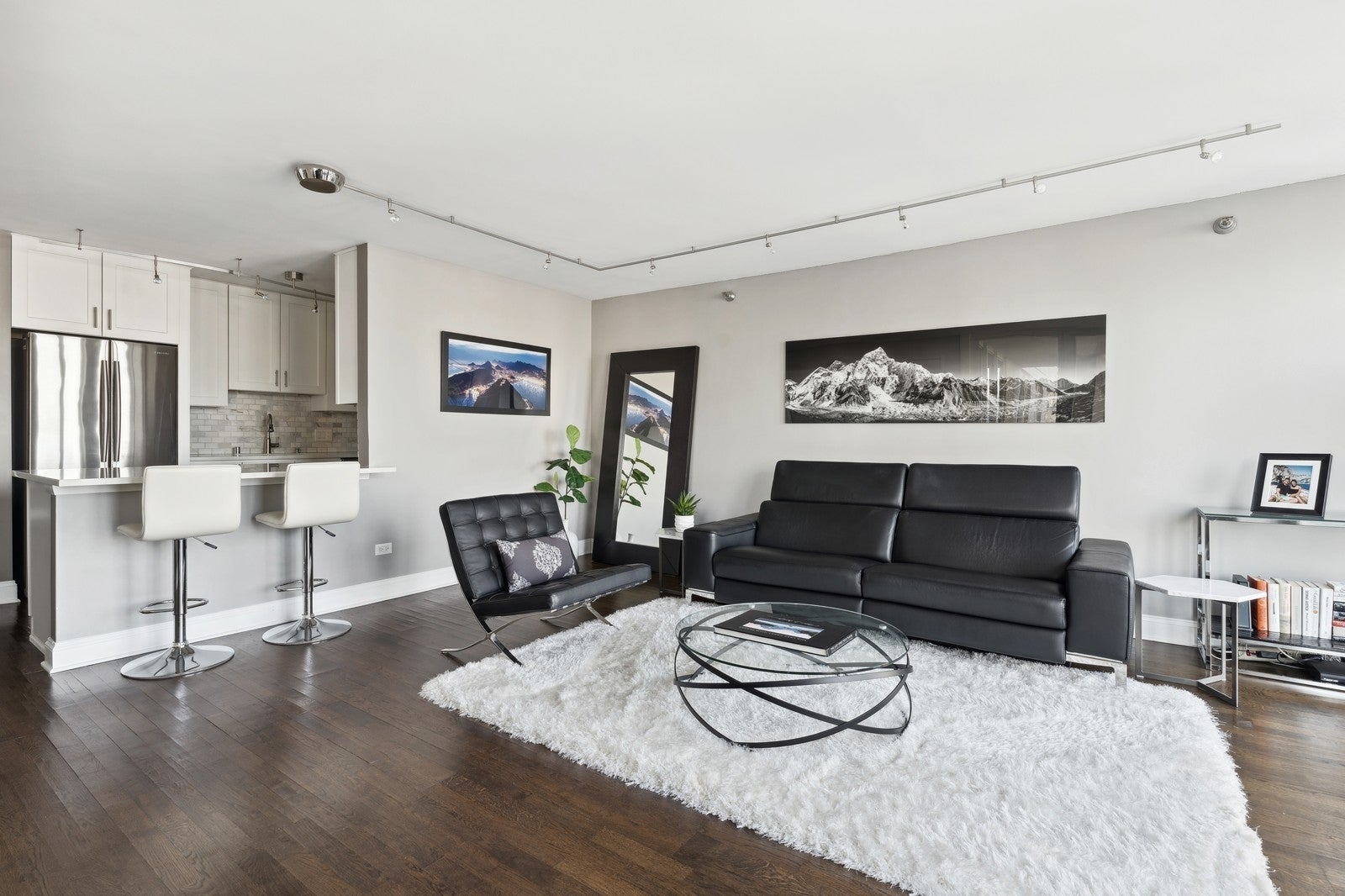 345 N LaSalle Drive 3302