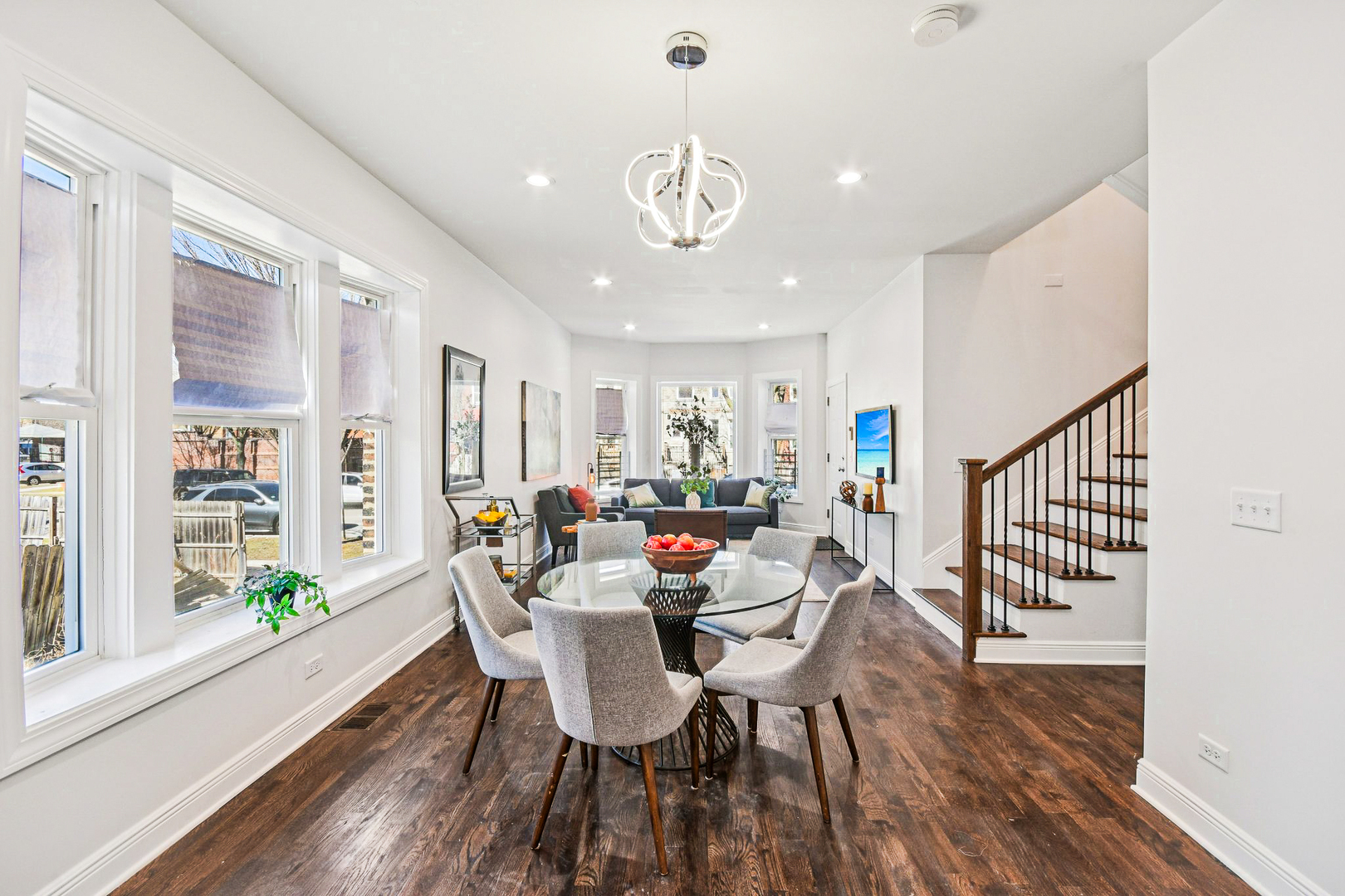 4447 W van buren Street