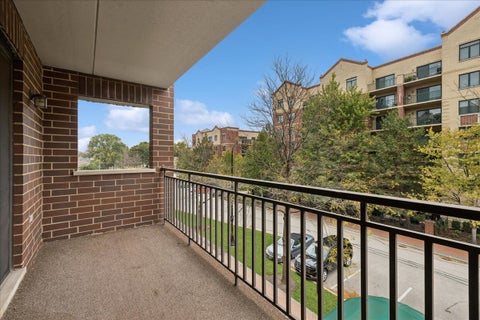 Tiny photo for 10 S Wille Street #301, Mount Prospect, IL 60056 (MLS # 12790285)