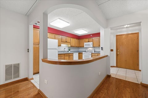 Tiny photo for 10 S Wille Street #301, Mount Prospect, IL 60056 (MLS # 12790285)