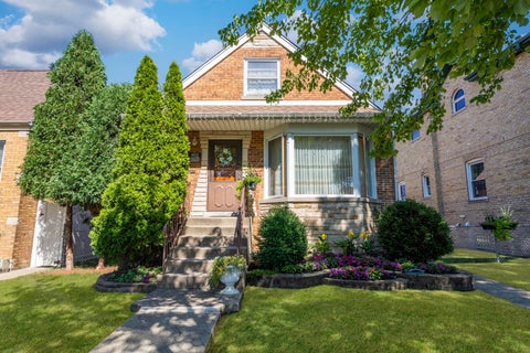 Photo of 4833 N Moody Avenue, Chicago, IL 60630 (MLS # 12713331)