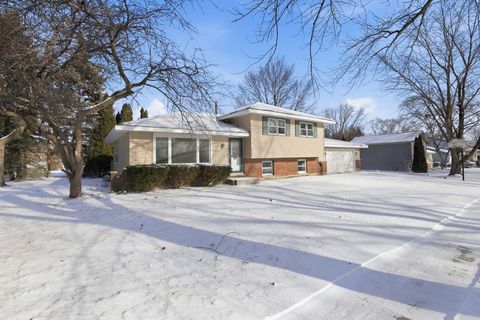 Tiny photo for 920 Gerald Avenue, South Elgin, IL 60177 (MLS # 12551305)