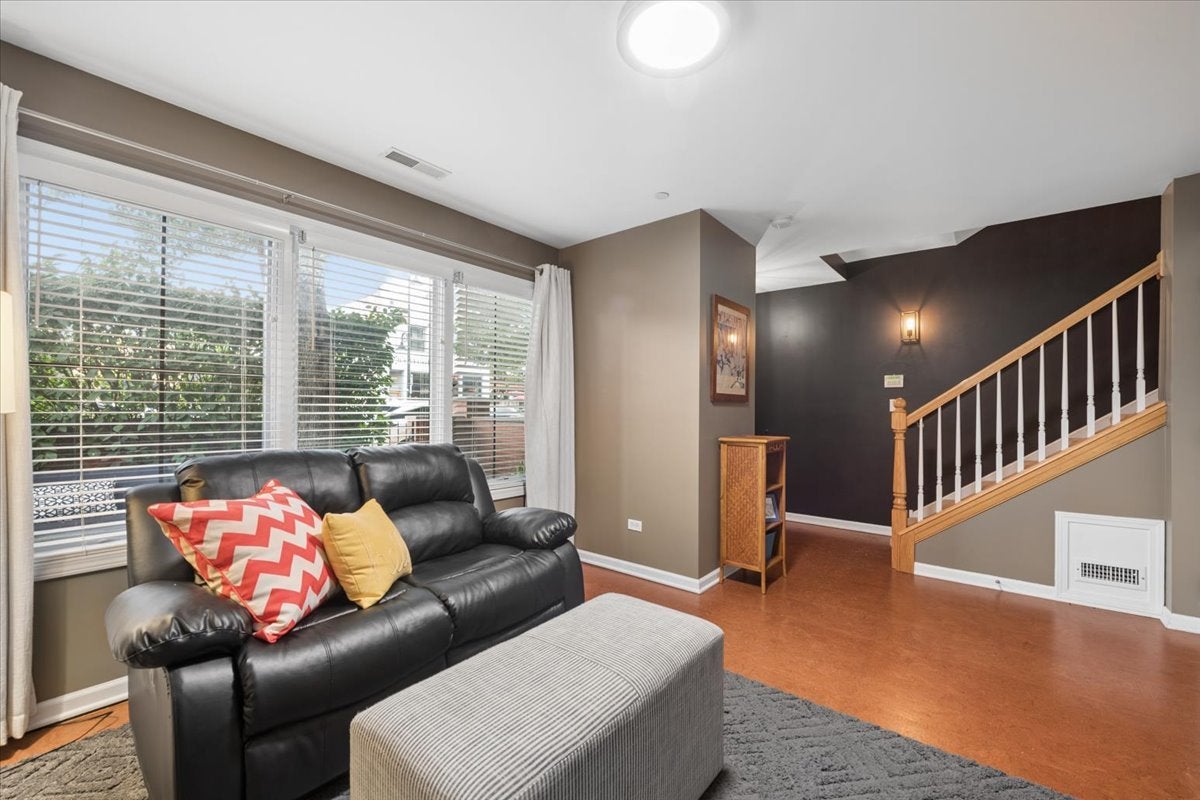 1192 Clarence Avenue 18