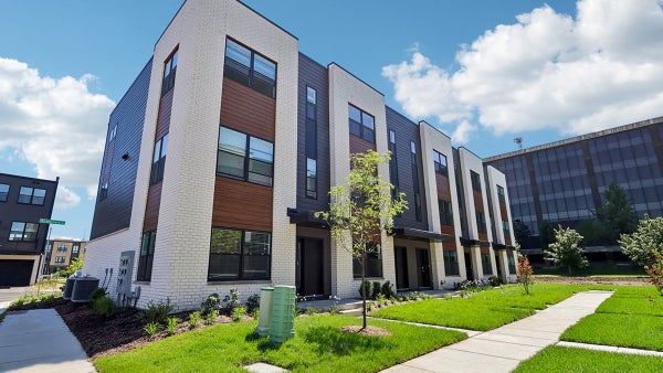 2228 S WATERS EDGE DR, GLENDALE HEIGHTS, IL 60139 - Image 57139f8f73a047cc76e5f67fcd4fe52c/3903377681