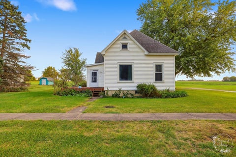 Photo of 104 E Cleveland Street, Cullom, IL 60929 (MLS # 12764726)