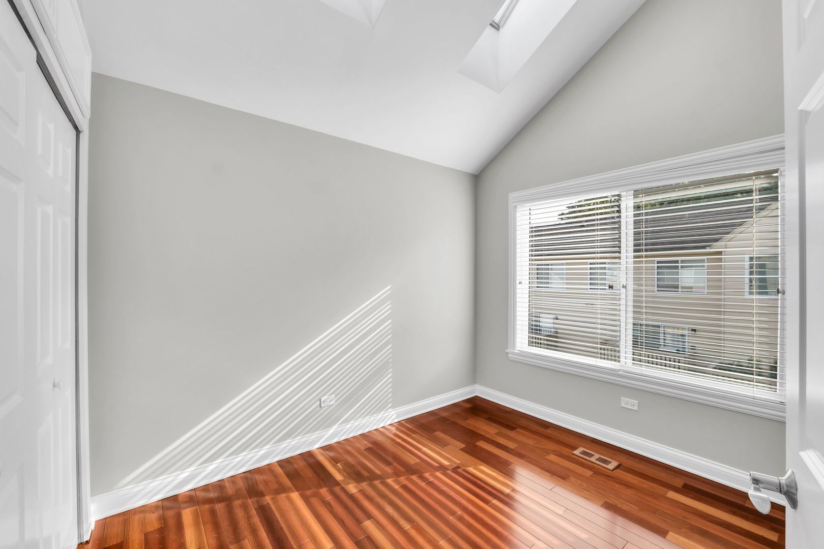 Grayslake, Illinois 60030, United States, 3 Bedrooms Bedrooms, ,3 BathroomsBathrooms,Residential,Active,222871