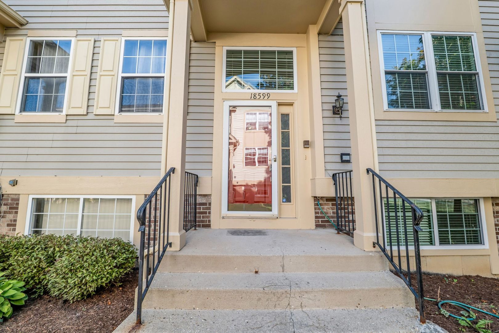 Grayslake, Illinois 60030, United States, 3 Bedrooms Bedrooms, ,3 BathroomsBathrooms,Residential,Active,222871