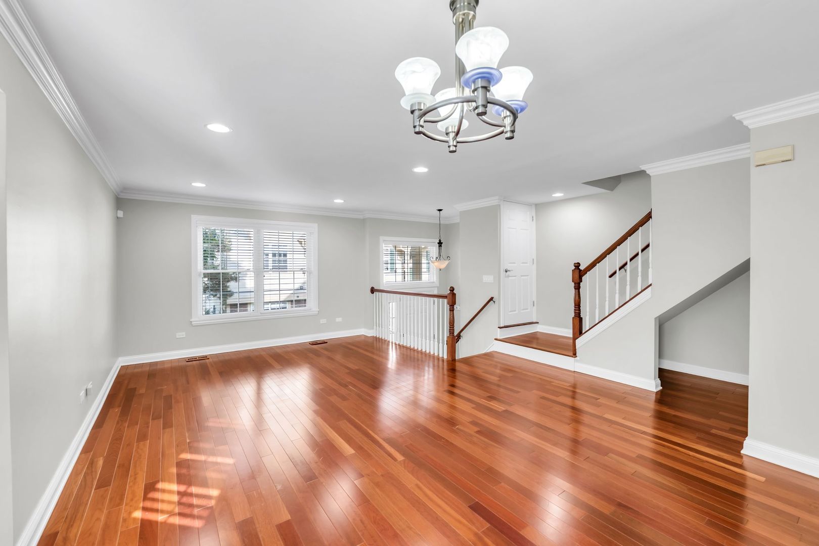 Grayslake, Illinois 60030, United States, 3 Bedrooms Bedrooms, ,3 BathroomsBathrooms,Residential,Active,222871