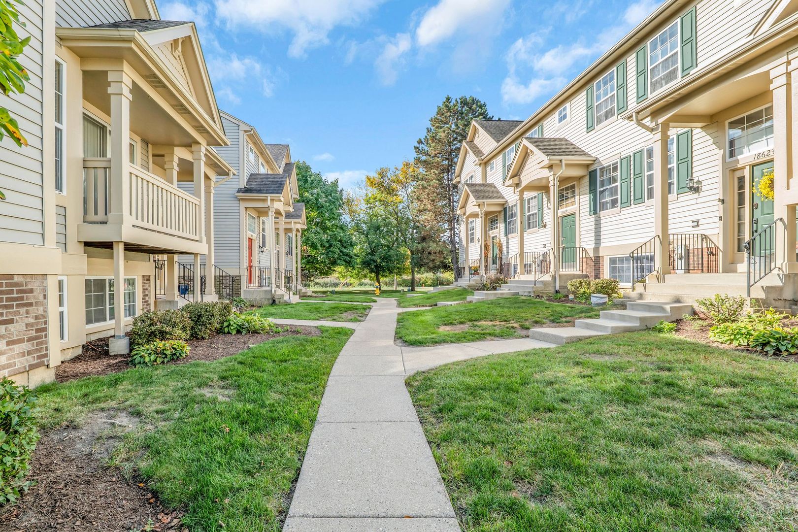 Grayslake, Illinois 60030, United States, 3 Bedrooms Bedrooms, ,3 BathroomsBathrooms,Residential,Active,222871