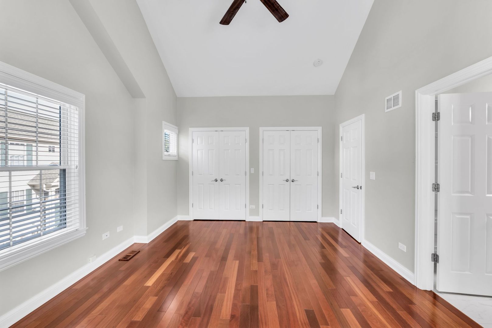 Grayslake, Illinois 60030, United States, 3 Bedrooms Bedrooms, ,3 BathroomsBathrooms,Residential,Active,222871