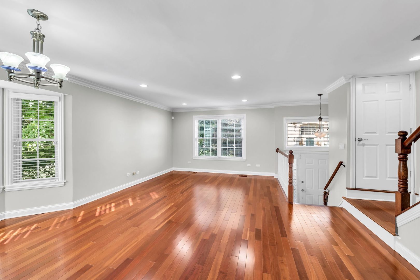 Grayslake, Illinois 60030, United States, 3 Bedrooms Bedrooms, ,3 BathroomsBathrooms,Residential,Active,222871