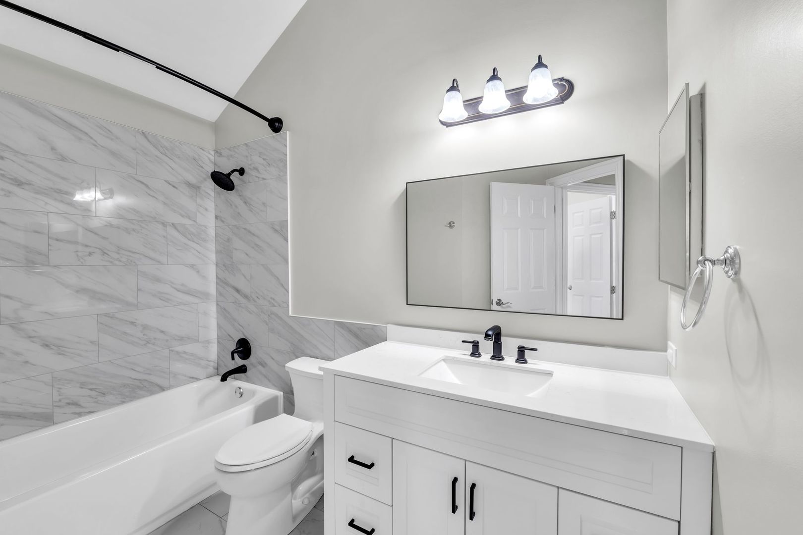 Grayslake, Illinois 60030, United States, 3 Bedrooms Bedrooms, ,3 BathroomsBathrooms,Residential,Active,222871