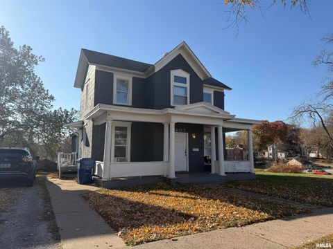 Photo of 407 E 14TH Street, Davenport, IA 52803 (MLS # QC4269524)