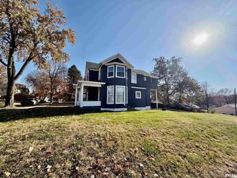 Tiny photo for 407 E 14TH Street, Davenport, IA 52803 (MLS # QC4269524)