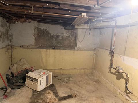 Tiny photo for 407 E 14TH Street, Davenport, IA 52803 (MLS # QC4269524)