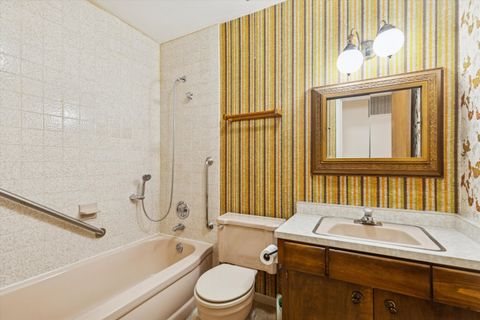 Tiny photo for 405 W Newport Road, Hoffman Estates, IL 60169 (MLS # 12508613)