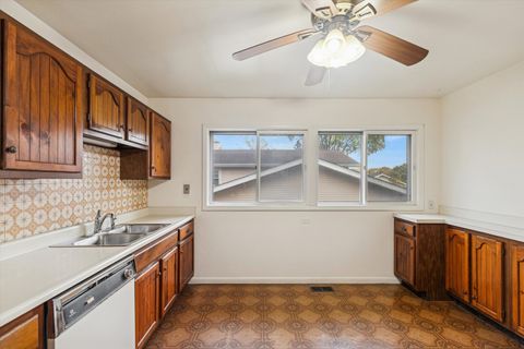 Tiny photo for 405 W Newport Road, Hoffman Estates, IL 60169 (MLS # 12508613)