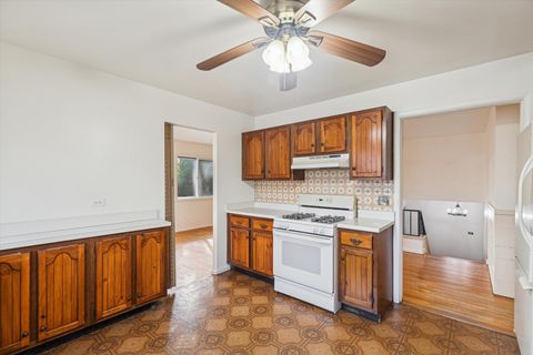 Tiny photo for 405 W Newport Road, Hoffman Estates, IL 60169 (MLS # 12508613)