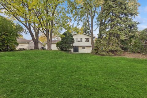 Tiny photo for 405 W Newport Road, Hoffman Estates, IL 60169 (MLS # 12508613)