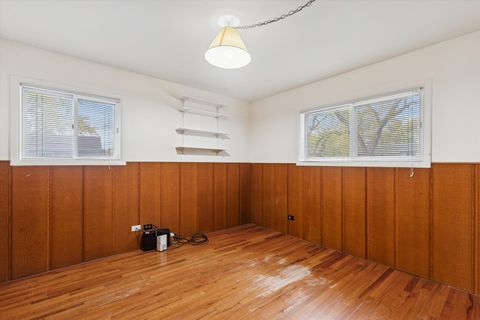 Tiny photo for 405 W Newport Road, Hoffman Estates, IL 60169 (MLS # 12508613)