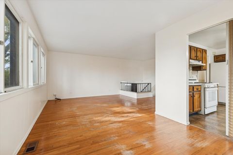 Tiny photo for 405 W Newport Road, Hoffman Estates, IL 60169 (MLS # 12508613)