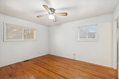 Tiny photo for 405 W Newport Road, Hoffman Estates, IL 60169 (MLS # 12508613)