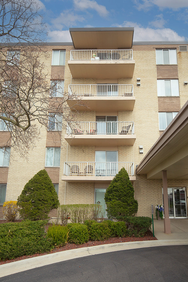 110 W Butterfield Road 405S
