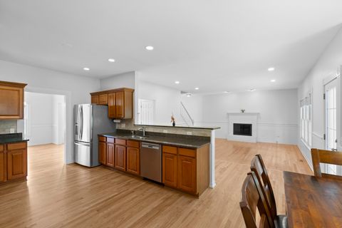 Tiny photo for 662 Waterbury Avenue, Gurnee, IL 60031 (MLS # 12507195)