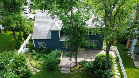 Tiny photo for 662 Waterbury Avenue, Gurnee, IL 60031 (MLS # 12507195)