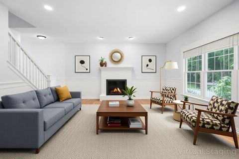 Tiny photo for 662 Waterbury Avenue, Gurnee, IL 60031 (MLS # 12507195)