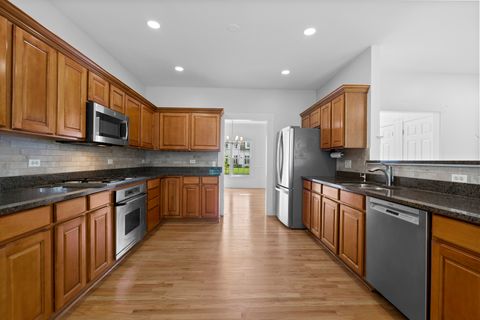 Tiny photo for 662 Waterbury Avenue, Gurnee, IL 60031 (MLS # 12507195)