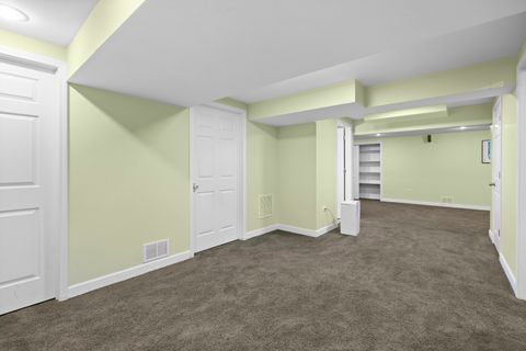 Tiny photo for 662 Waterbury Avenue, Gurnee, IL 60031 (MLS # 12507195)