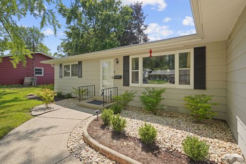 582 Phillips Circle Antioch IL 60002