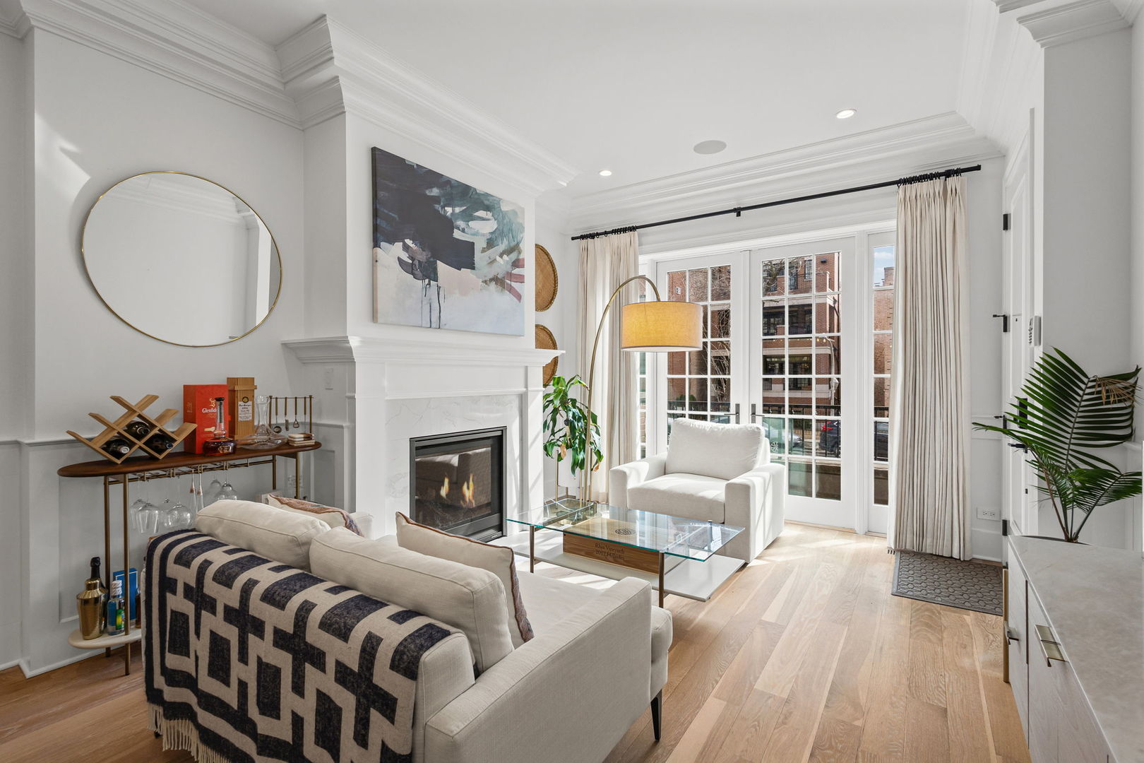 658 W Melrose Street 1