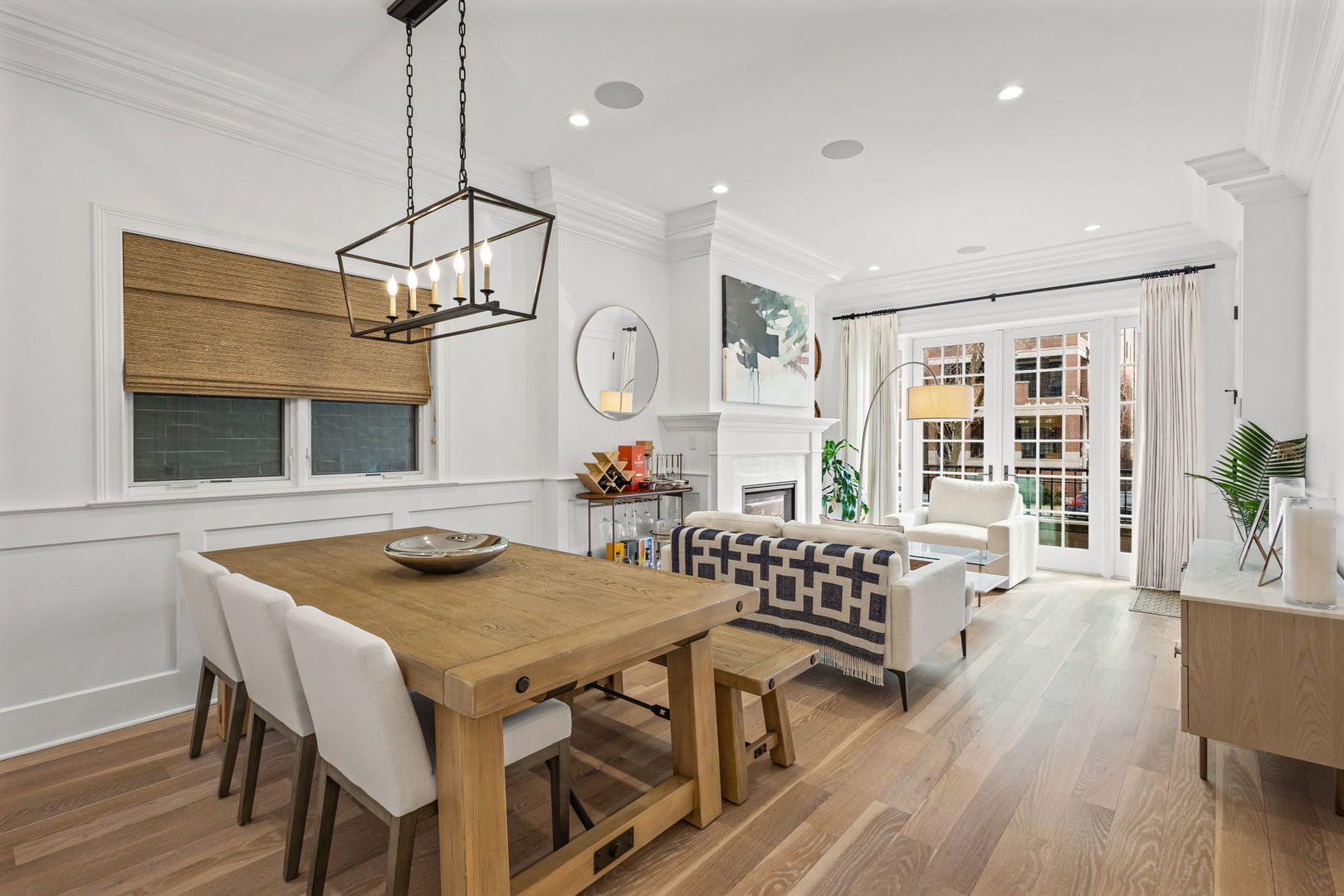 658 W Melrose Street 1